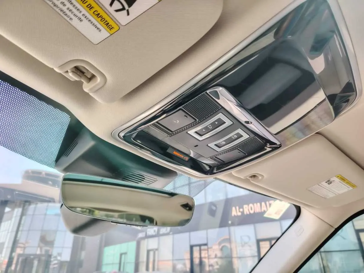 Car image 29