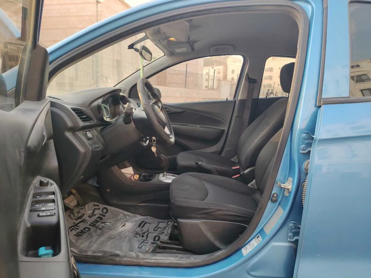 Car image 12