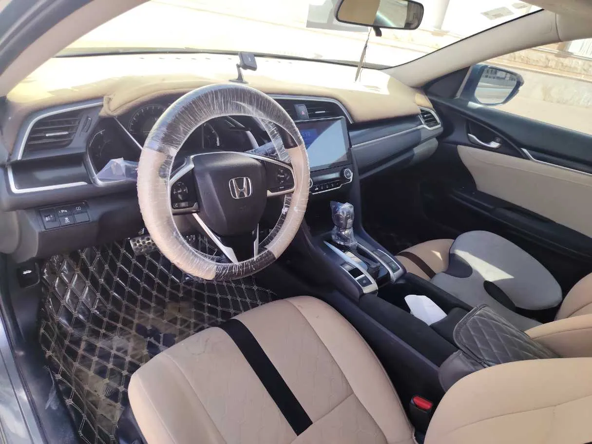 Car image 13