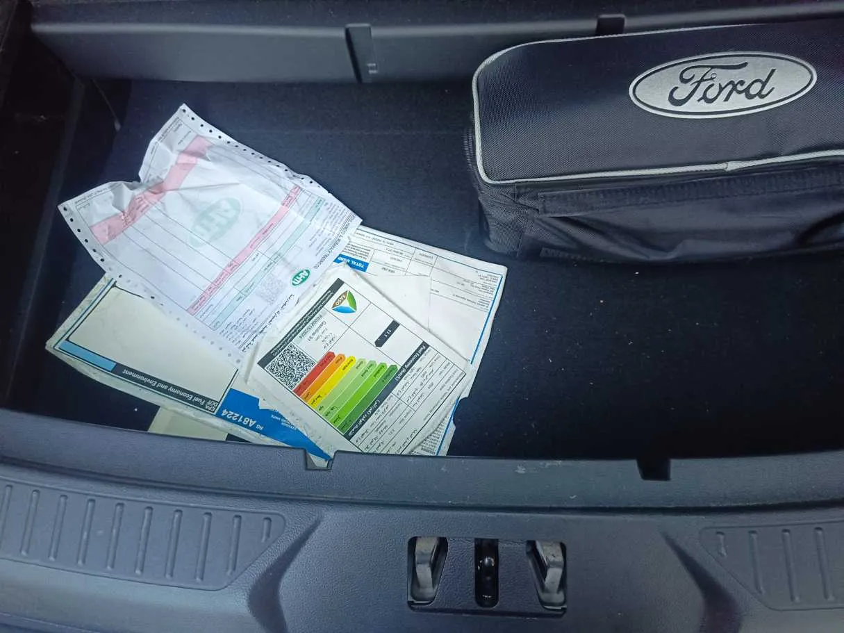 Car image 29
