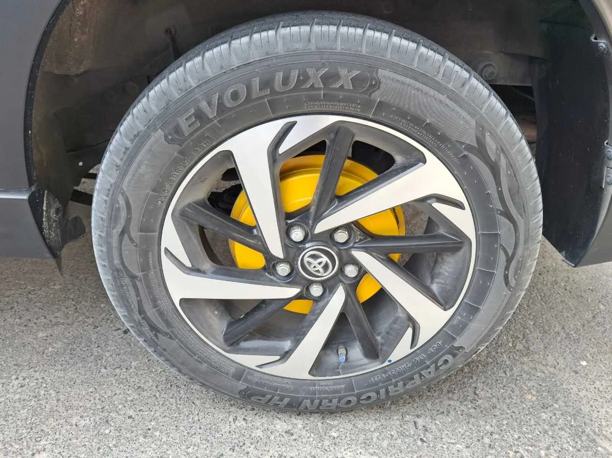 Car image 9