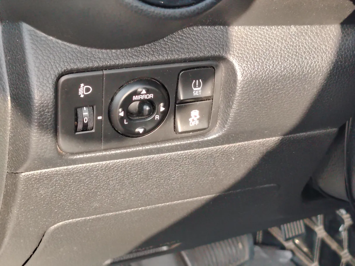 Car image 26