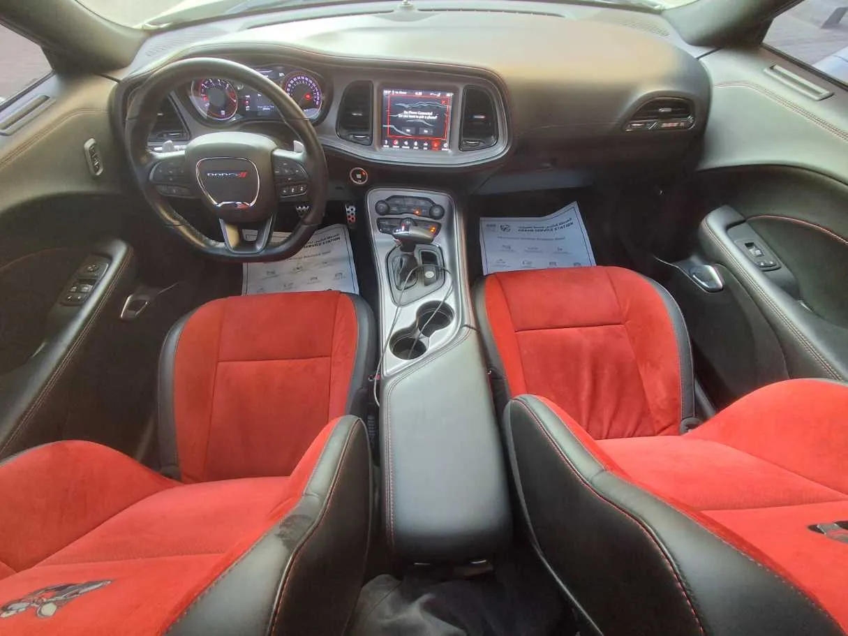 Car image 14