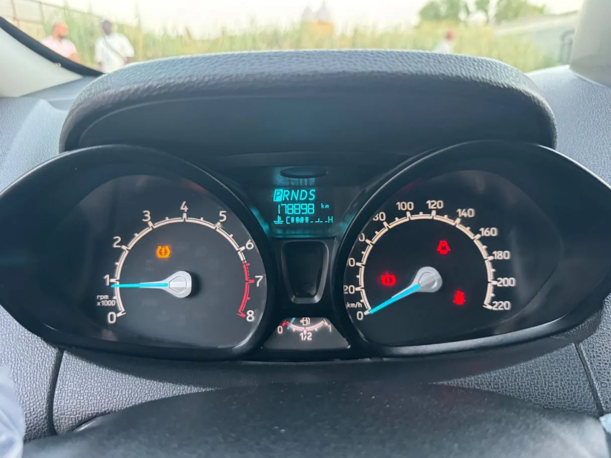 Car image 18