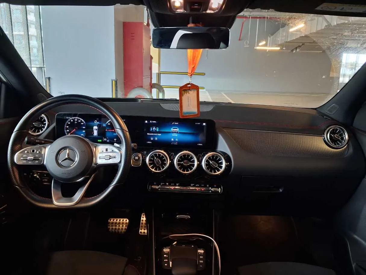 Car image 16