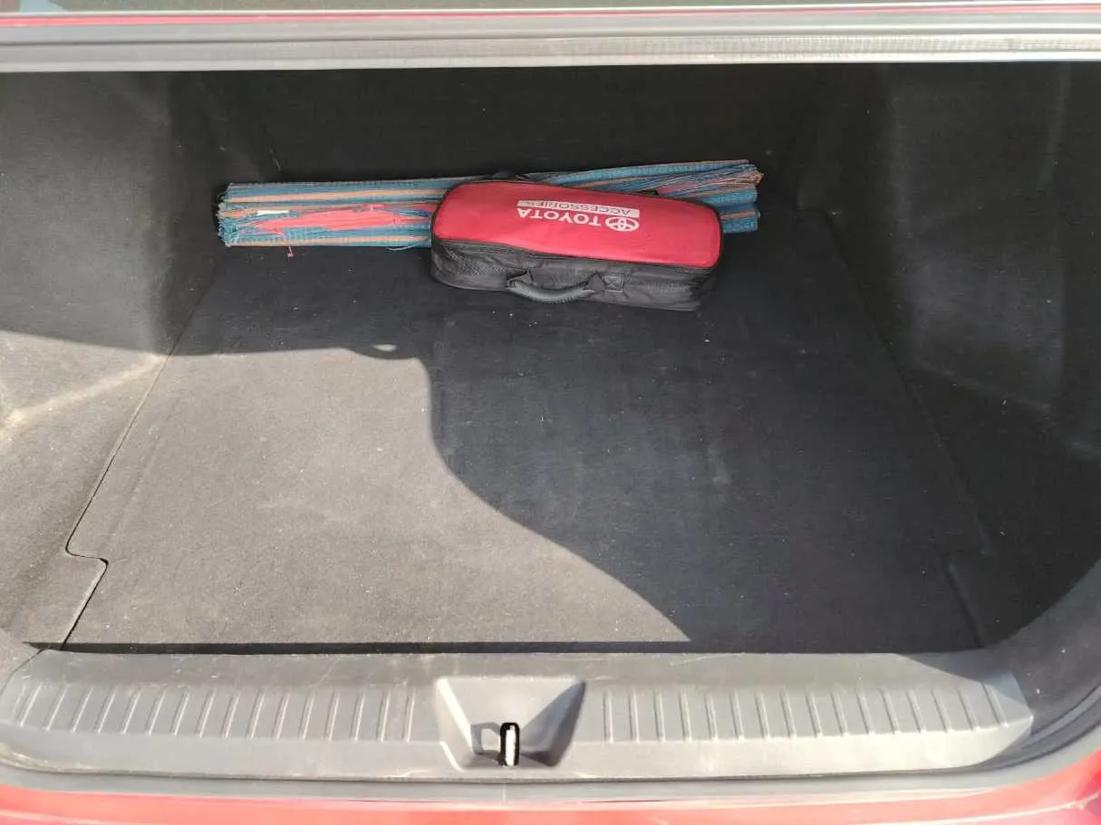 Car image 30