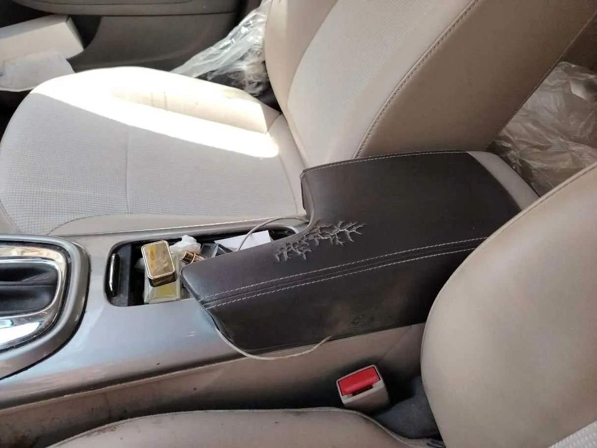 Car image 35