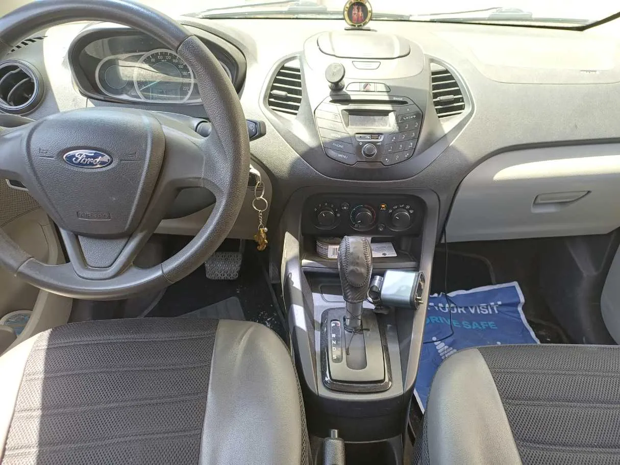 Car image 16