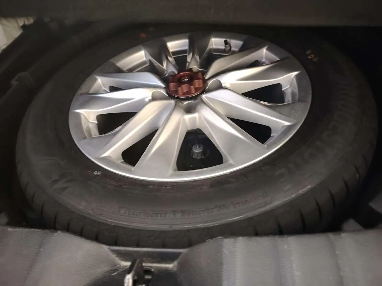 Car image 29
