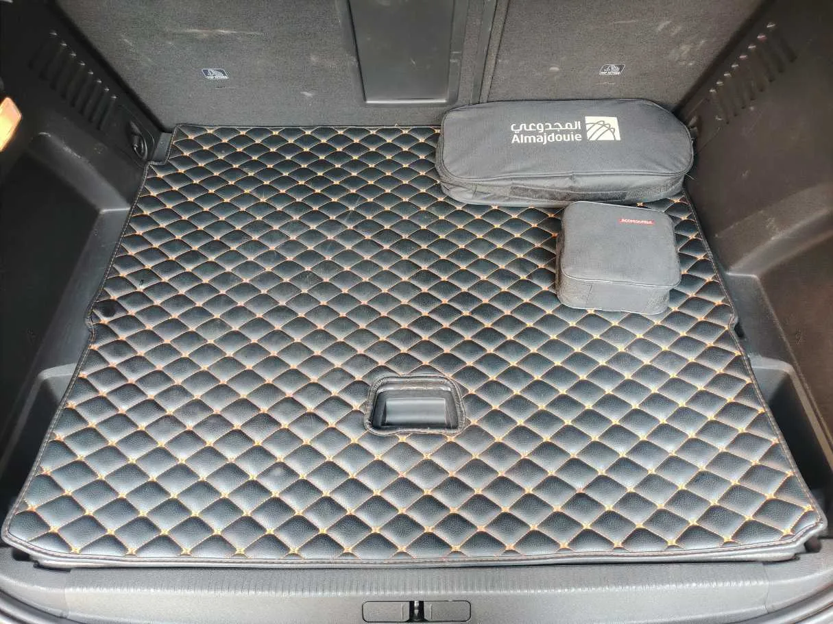 Car image 27