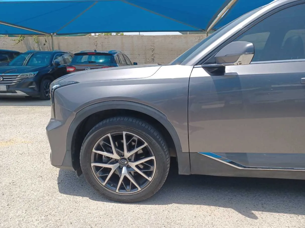 Car image 9
