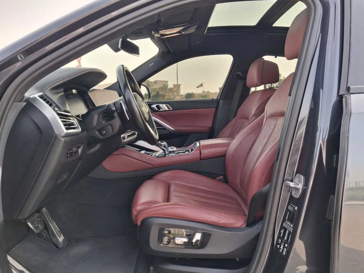 Car image 12