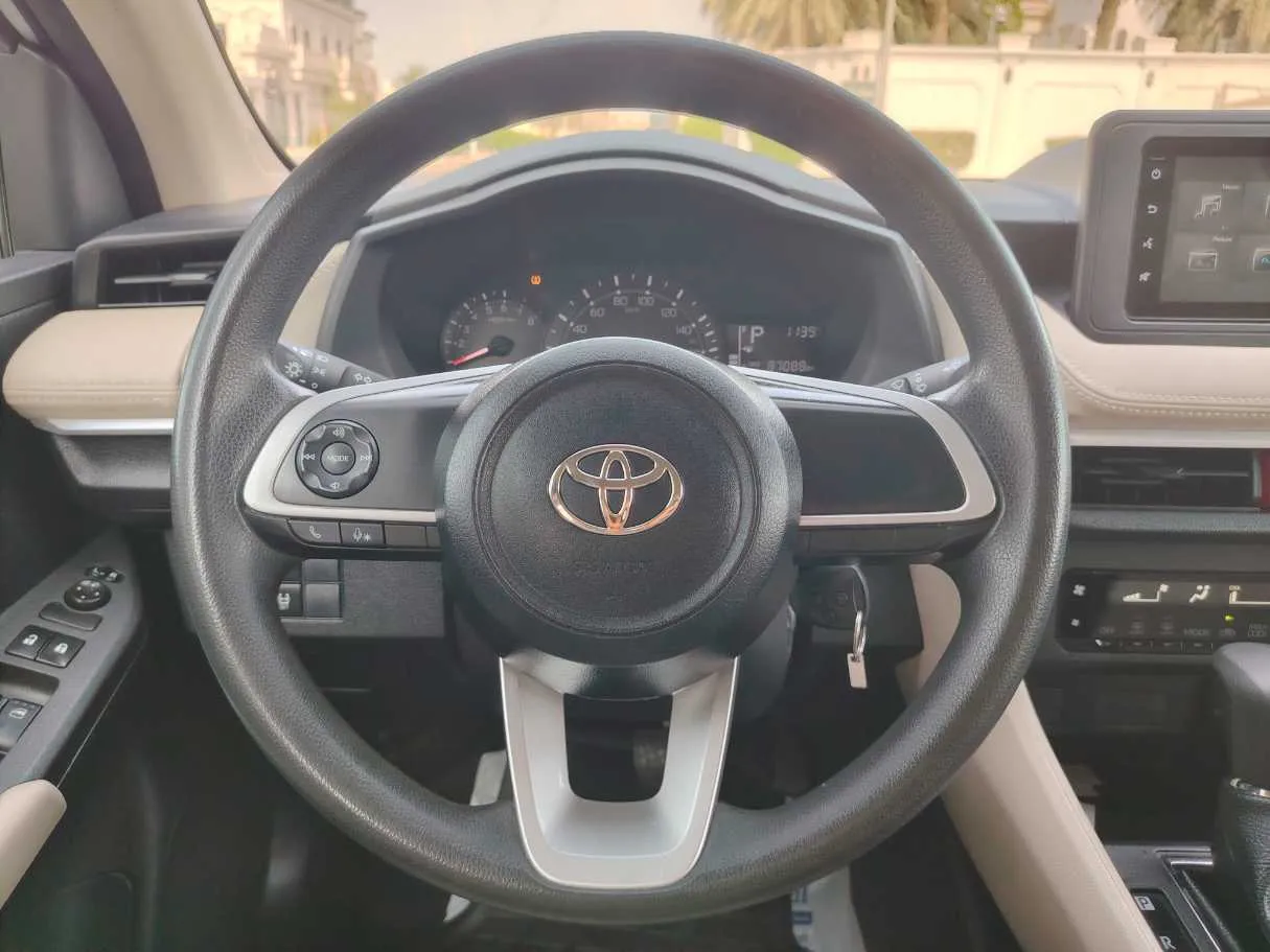 Car image 21