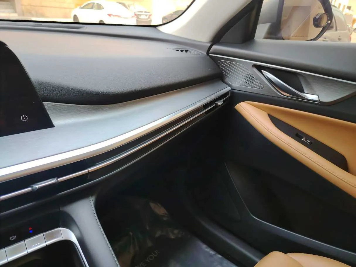Car image 24