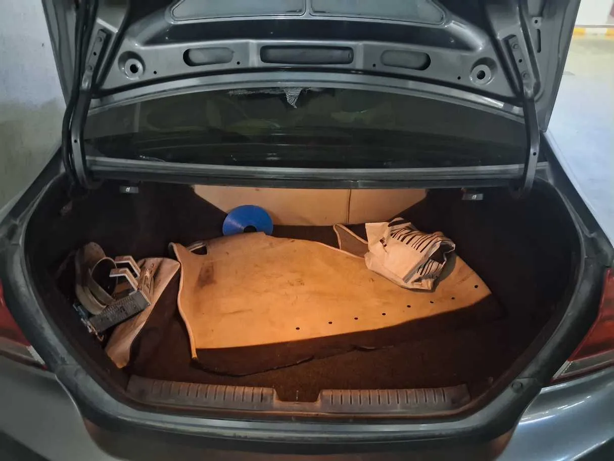 Car image 19