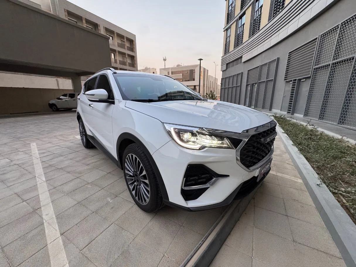 Car image 3