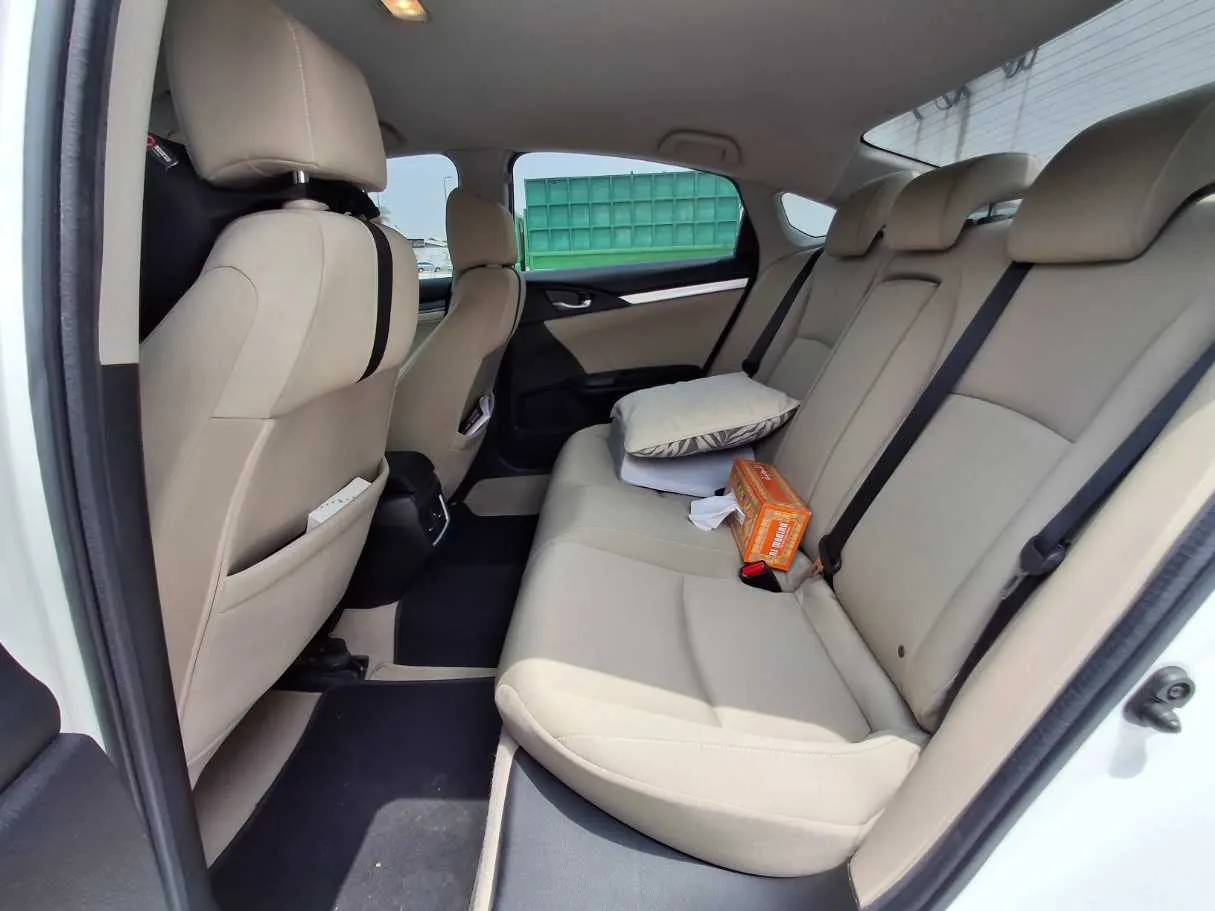 Car image 13