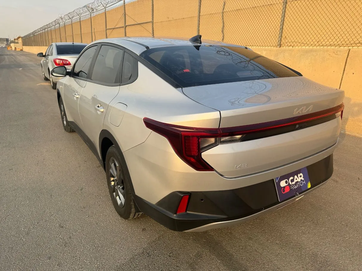 Car image 6