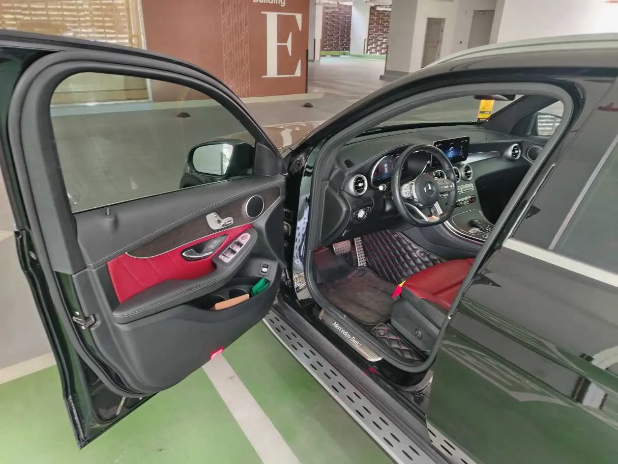 Car image 12