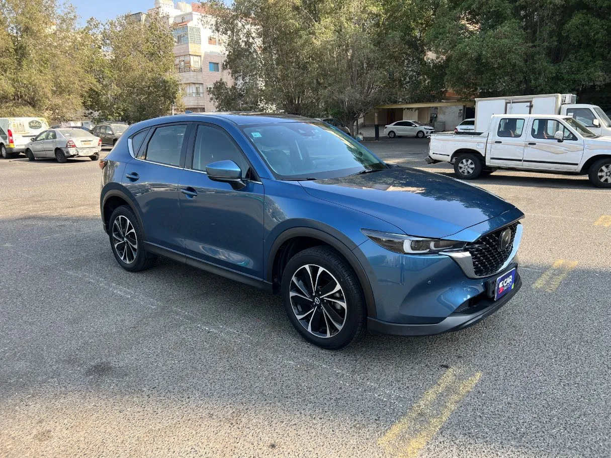 Car image 3
