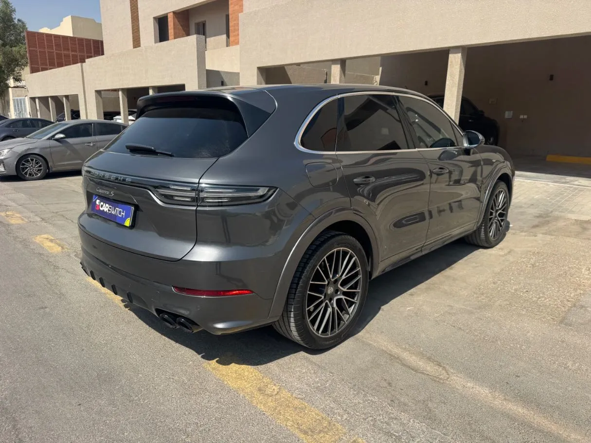 Car image 5