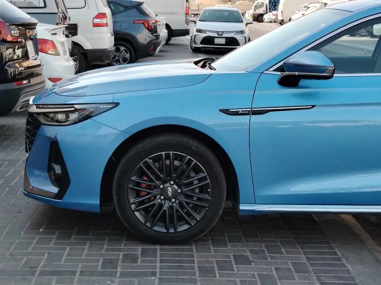 Car image 9
