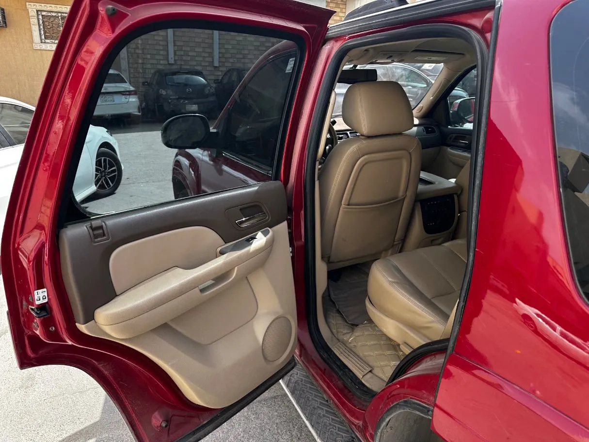 Car image 14