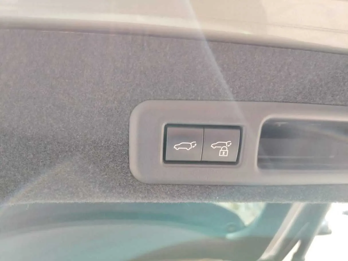 Car image 37