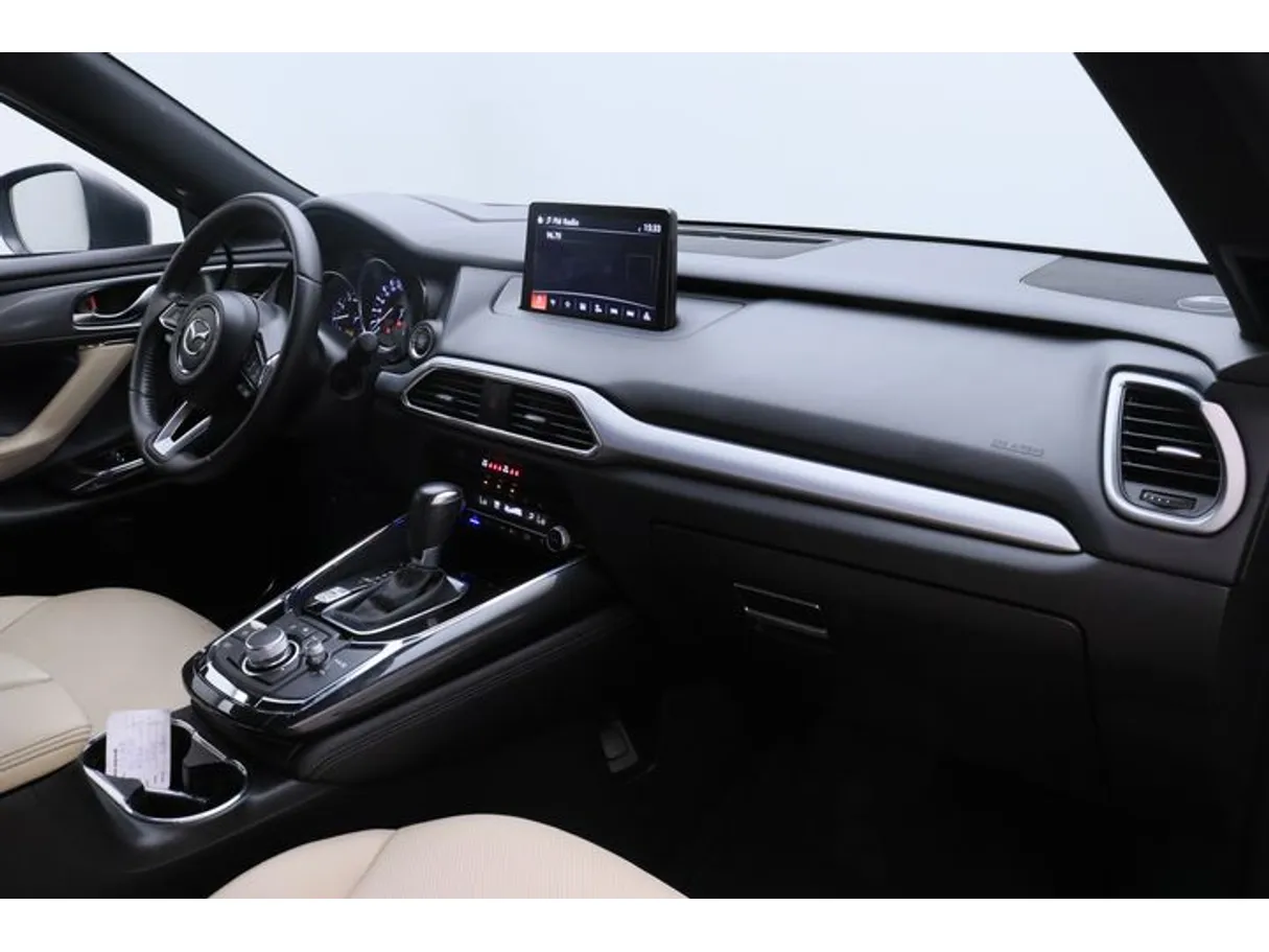 Car image 10