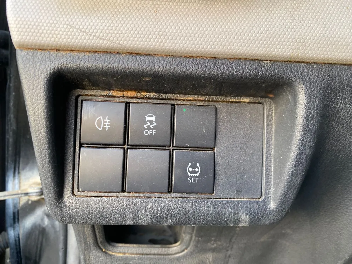 Car image 23