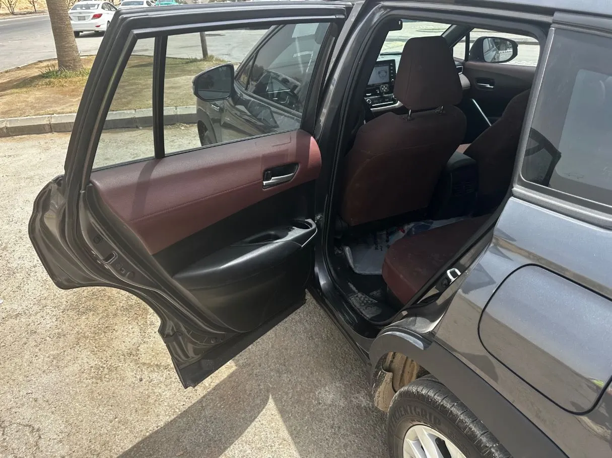 Car image 12