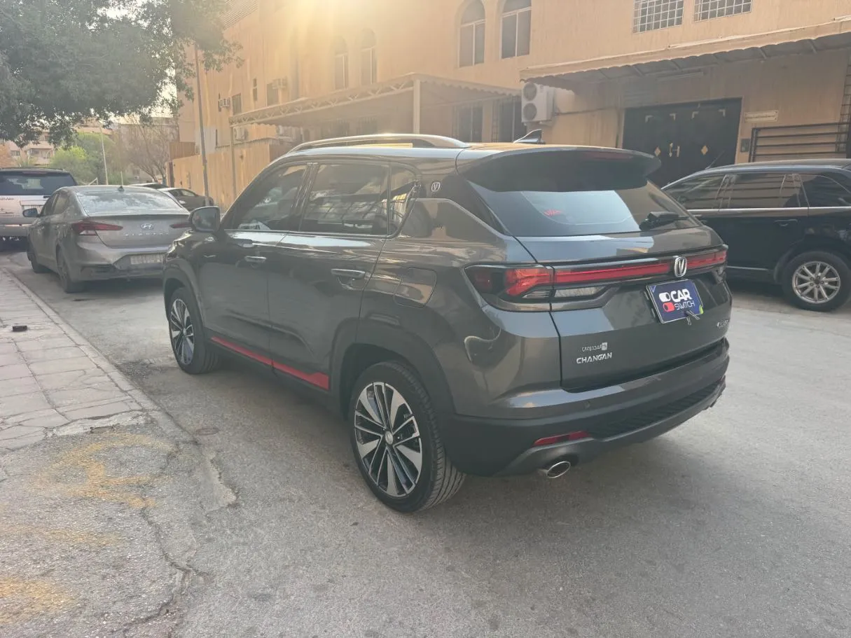 Car image 4