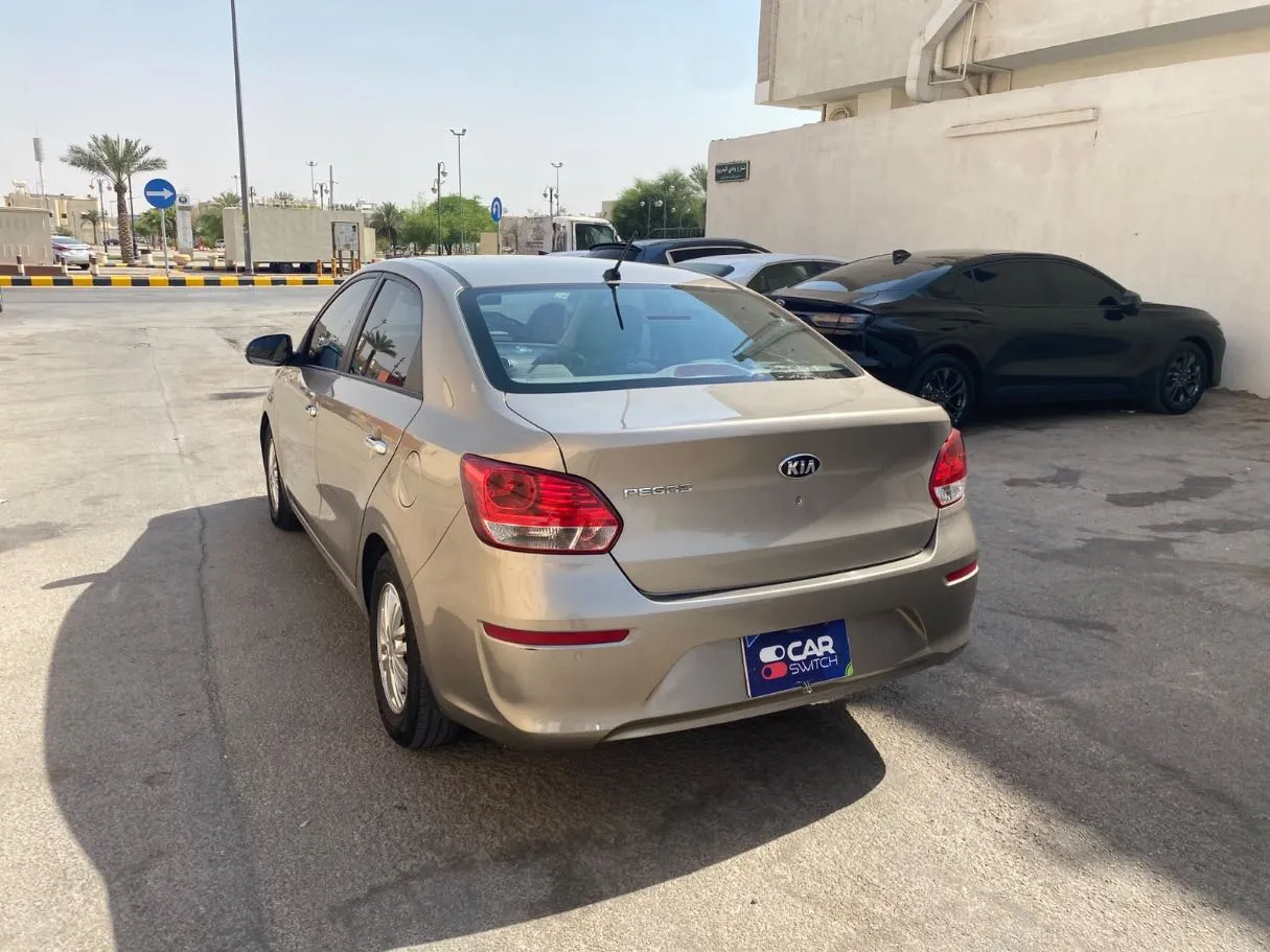 Car image 7