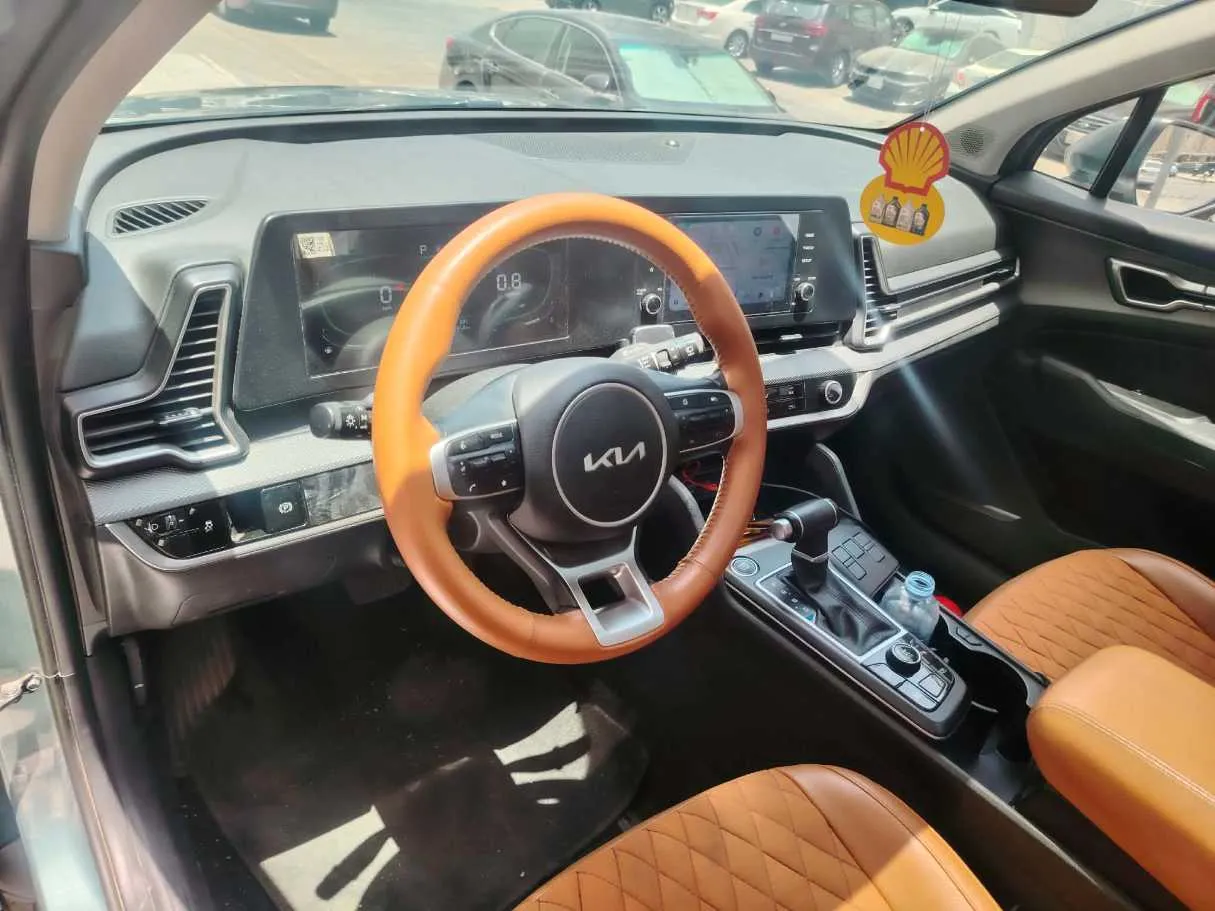 Car image 13