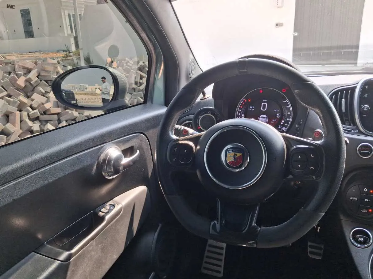 Car image 17