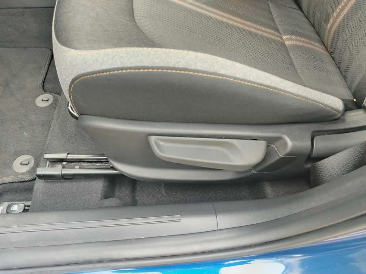 Car image 31