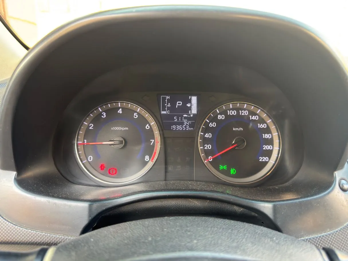 Car image 15