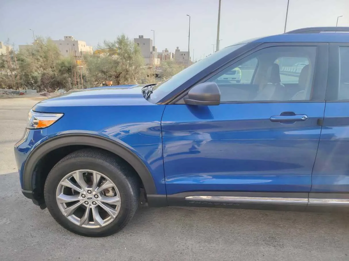 Car image 9