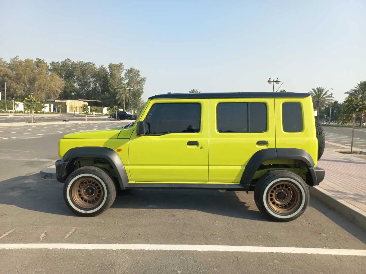 Car image 4