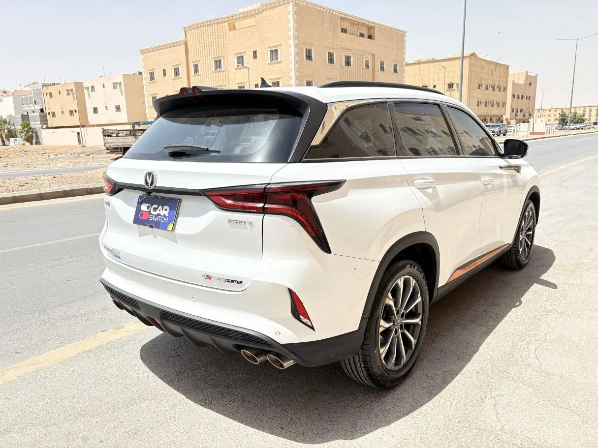 Car image 5