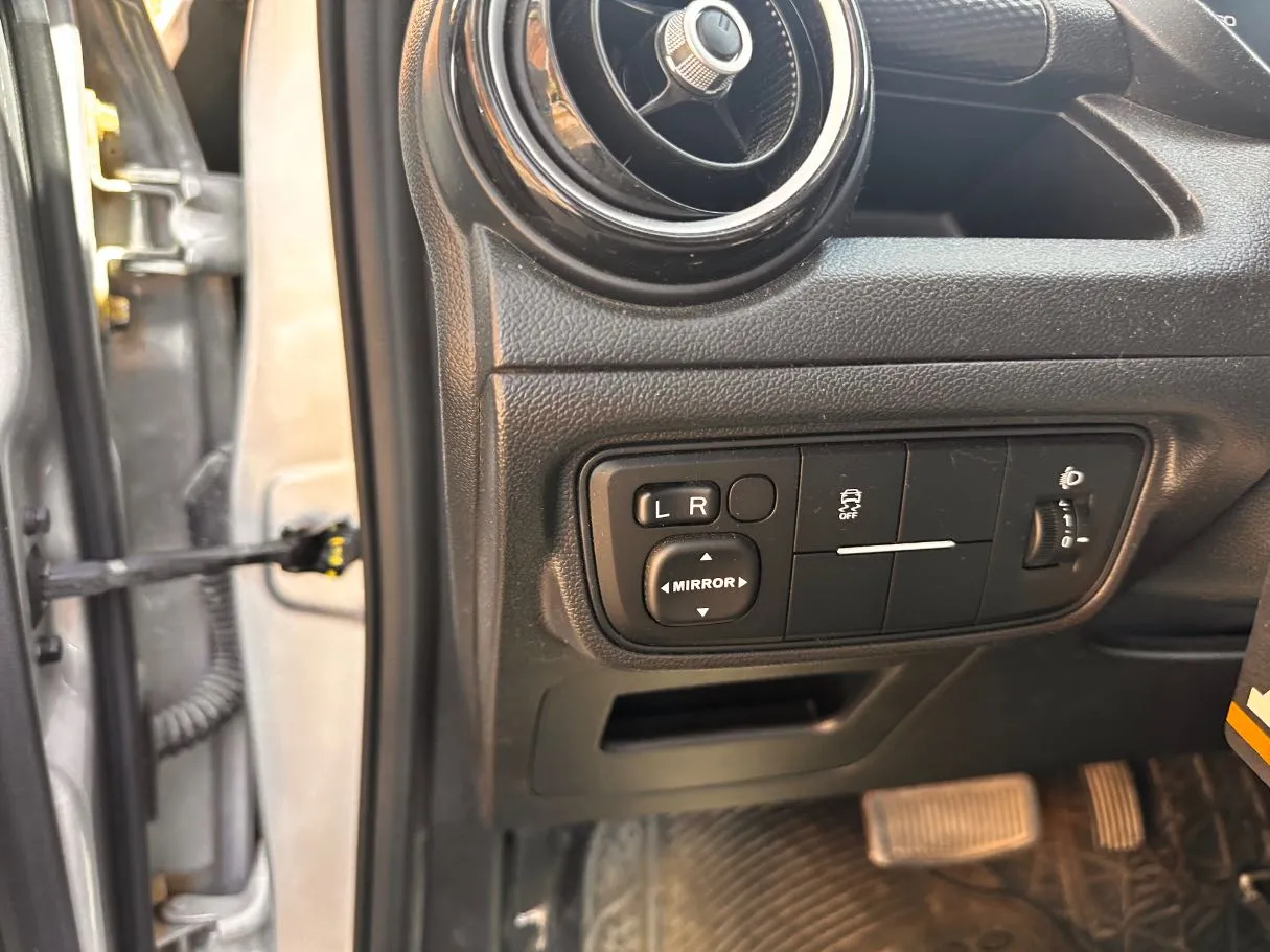 Car image 22