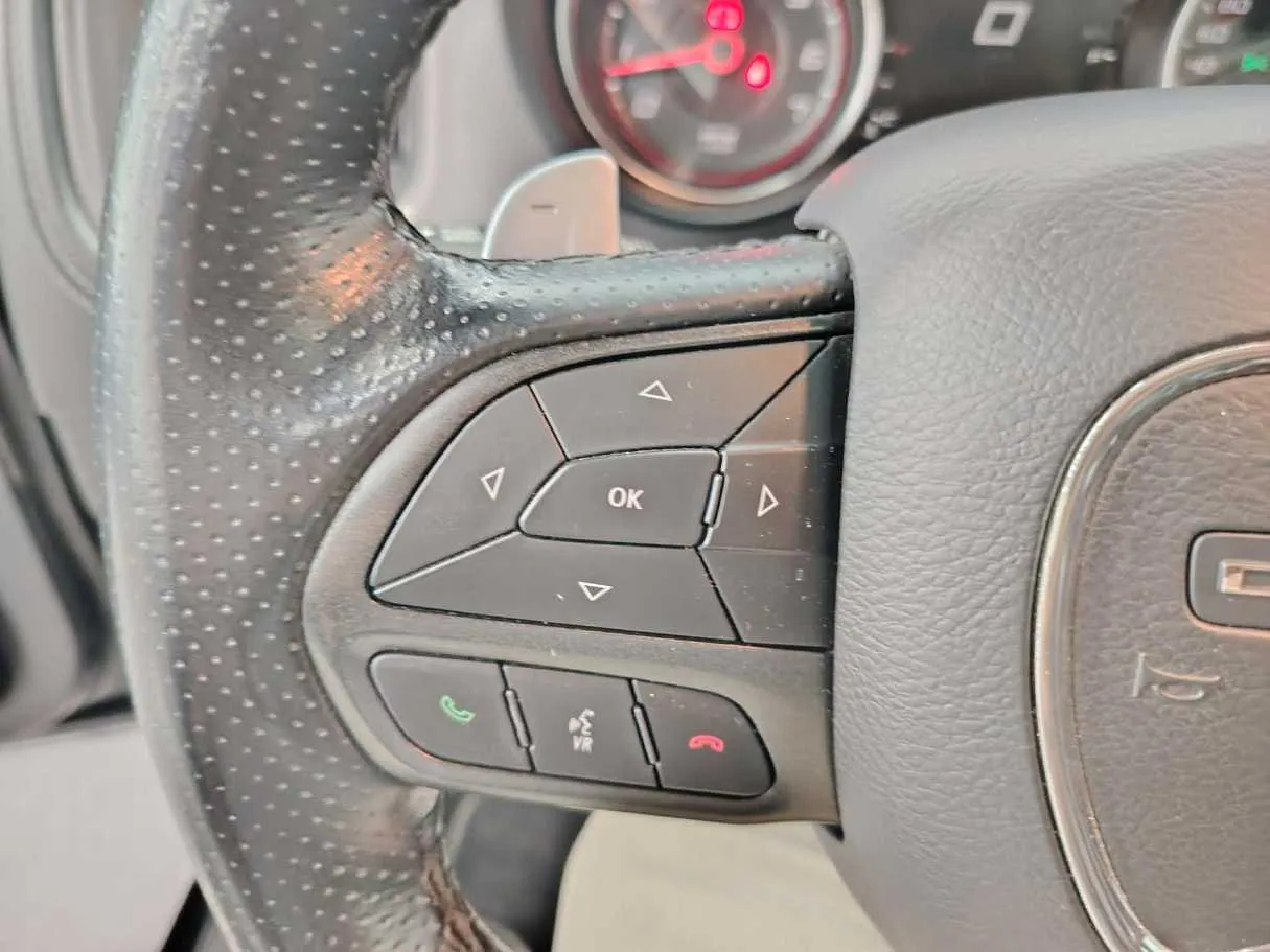 Car image 32