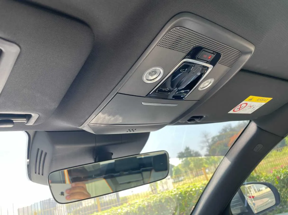 Car image 38