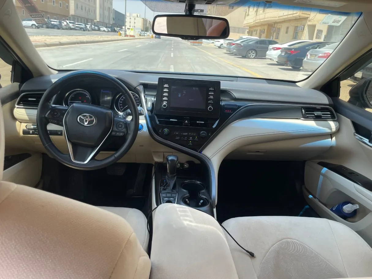 Car image 18