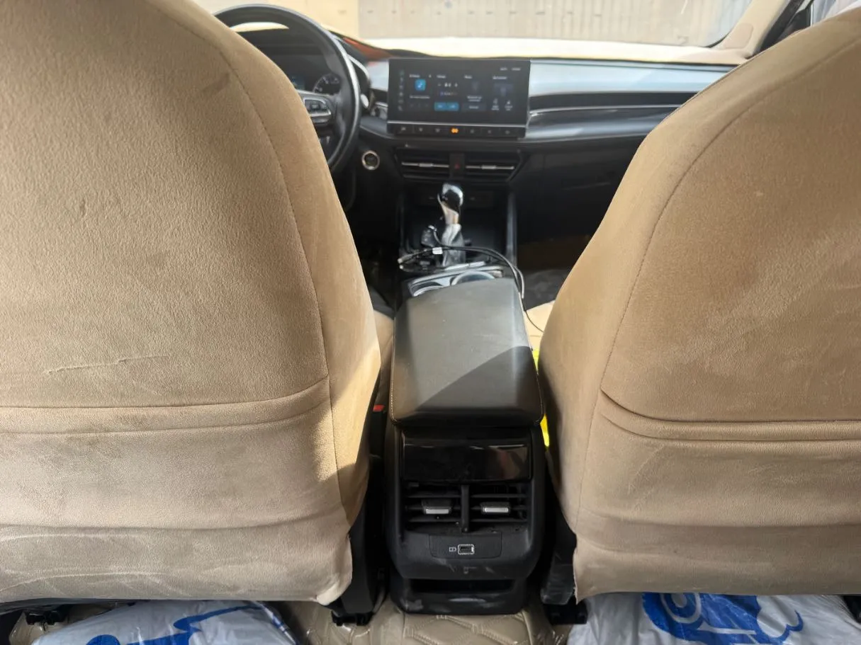 Car image 18