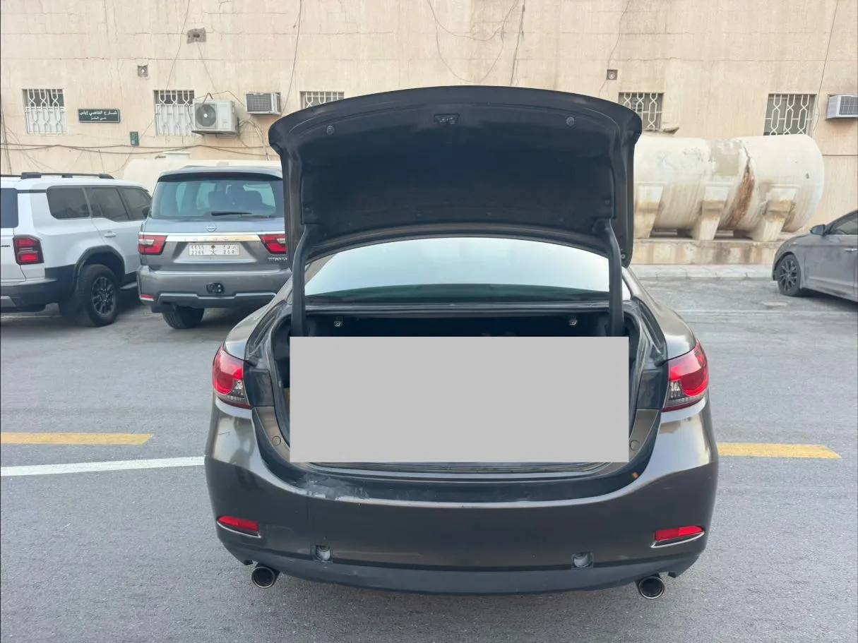 Car image 19
