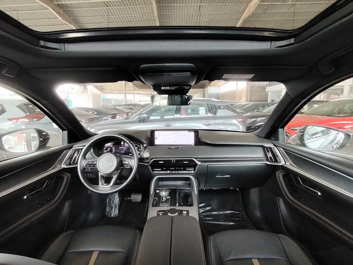 Car image 24
