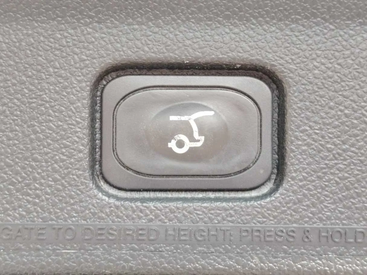 Car image 37