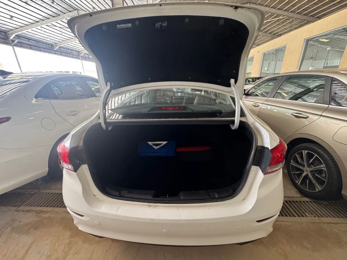 Car image 17