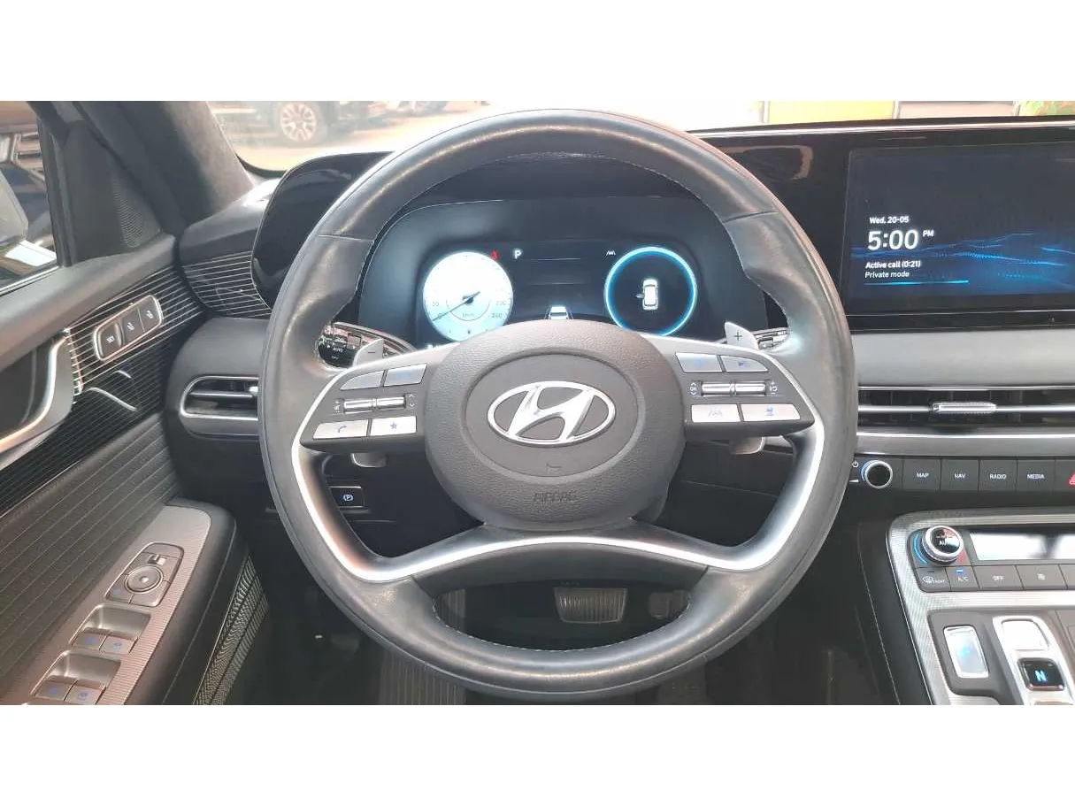 Car image 17